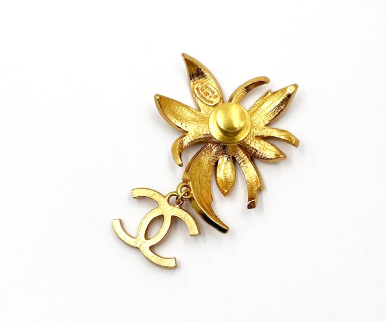 Chanel Vintage Gold Plated Flower CC Dangle Crystal Pin For Sale