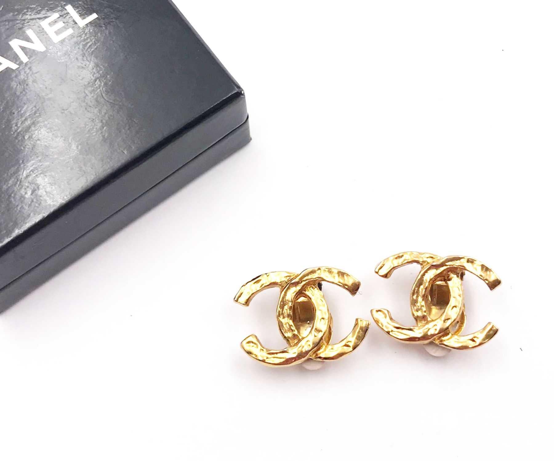Artisan Chanel Vintage Gold Plated Hammered Texture CC Clip on Earrings   For Sale