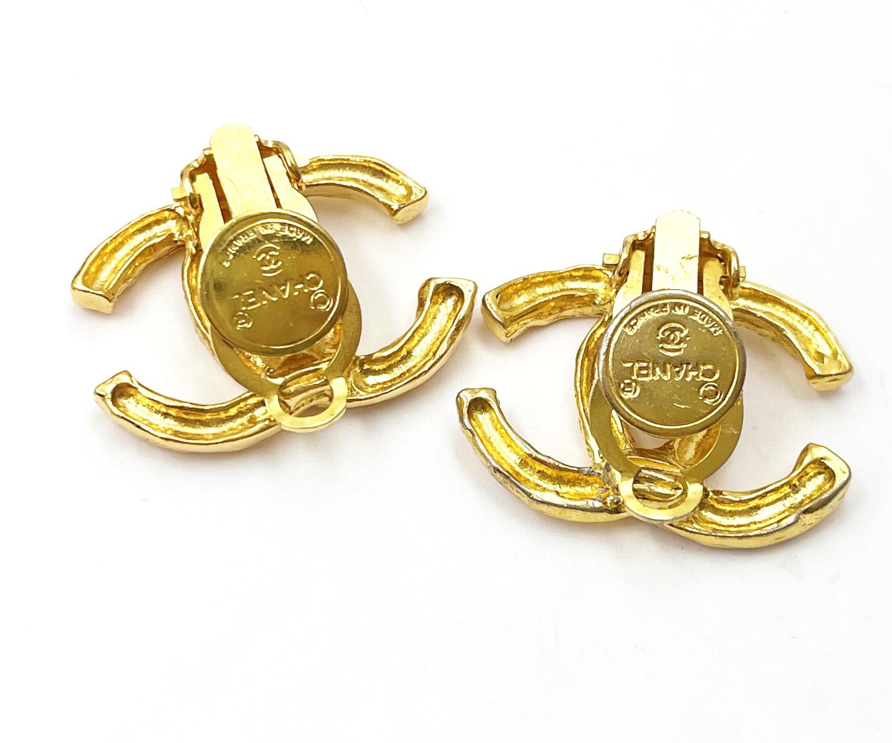 Women's Chanel Vintage Gold Plated Hammered Texture CC Clip on Earrings   For Sale