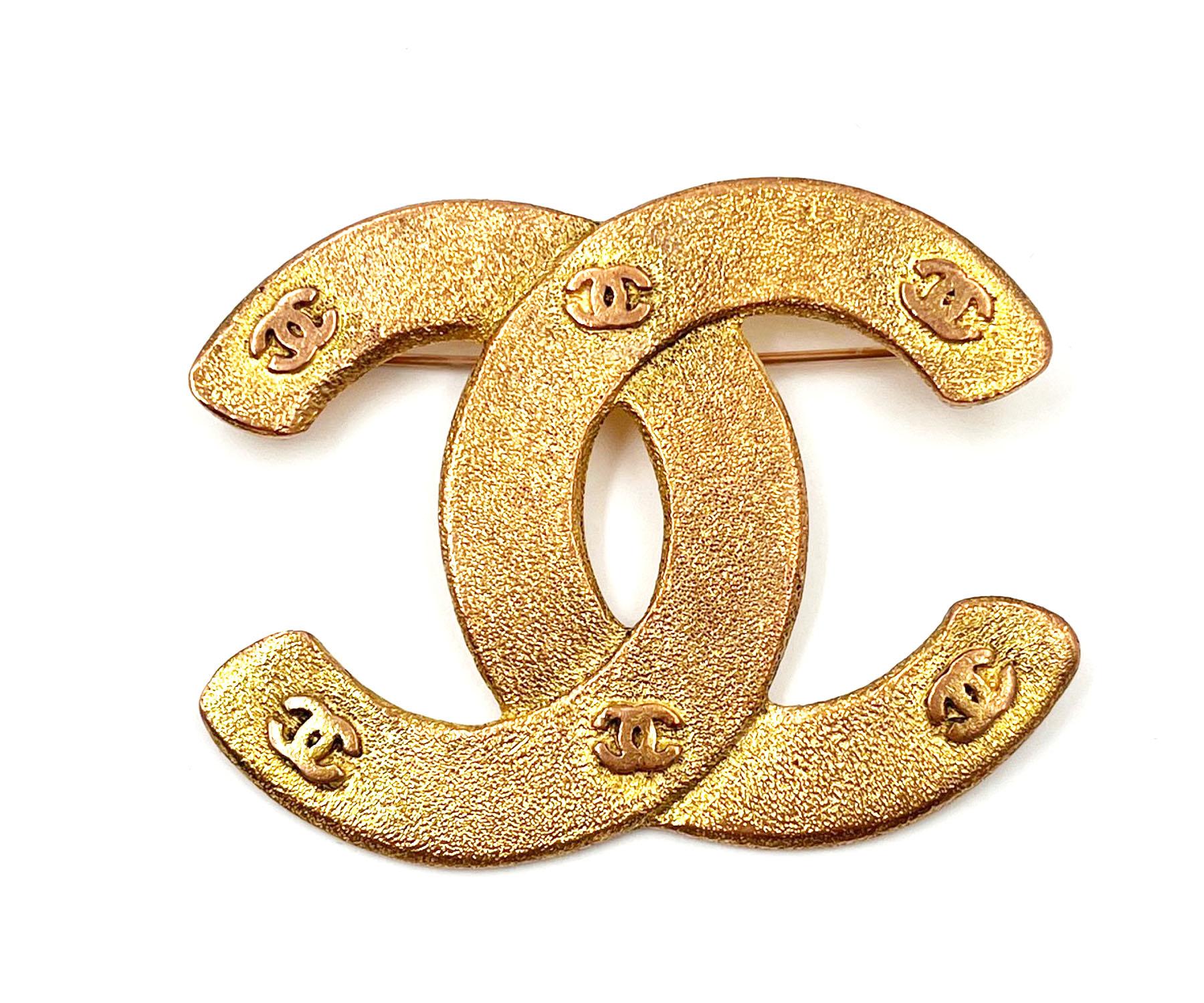 Chanel Vintage Gold Plated Matte CC Mini CC Large Brooch

* Marked Season 29 and 1263
* Made in France

-It is approximately 1.25