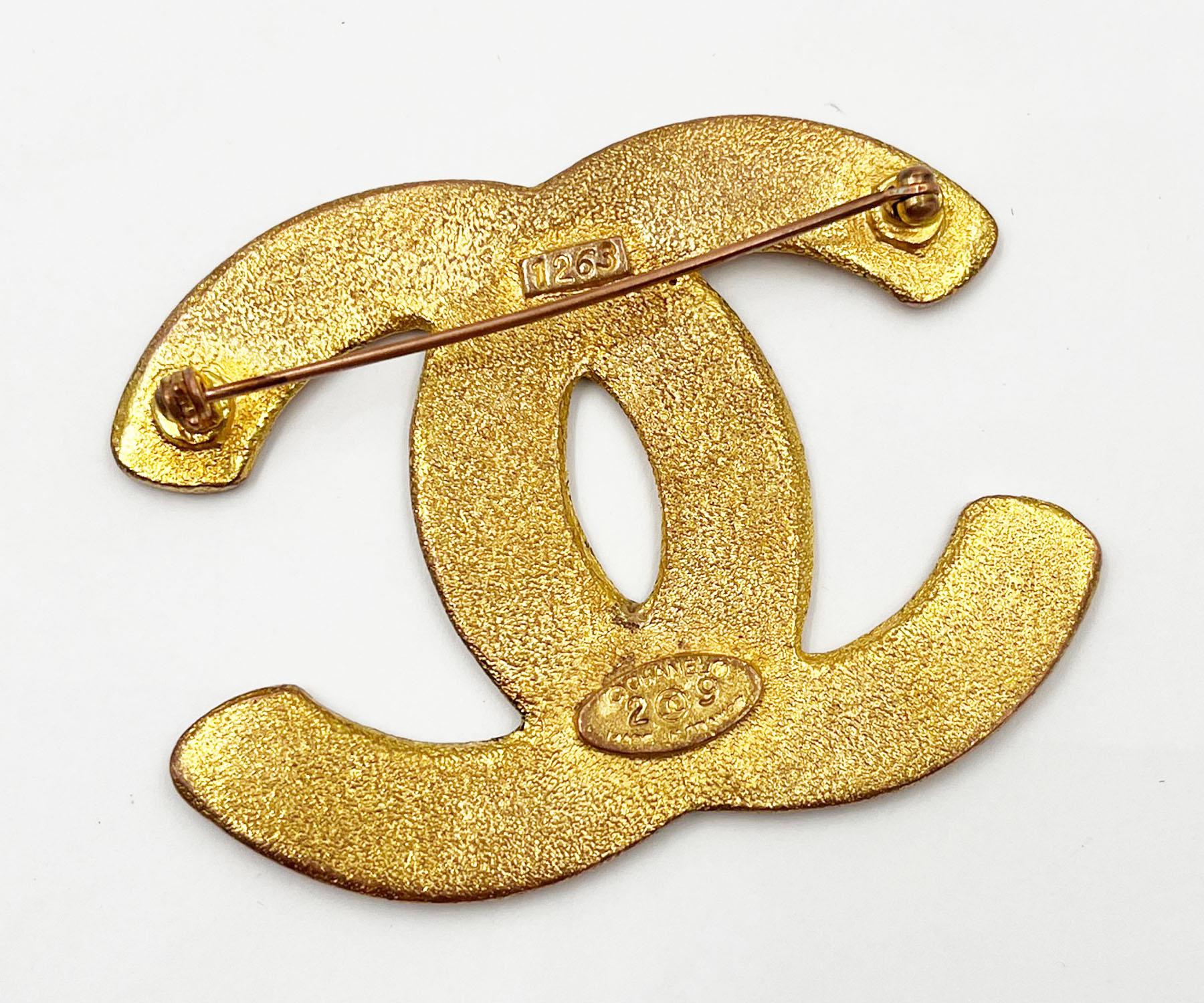 Broche Chanel Vintage Oro Mate CC Mini CC Grande en Bueno estado para la venta en Pasadena, CA