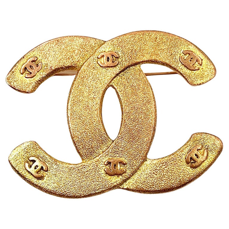 Chanel Vintage Gold Plated Matte CC Mini CC Large Brooch For Sale at 1stDibs