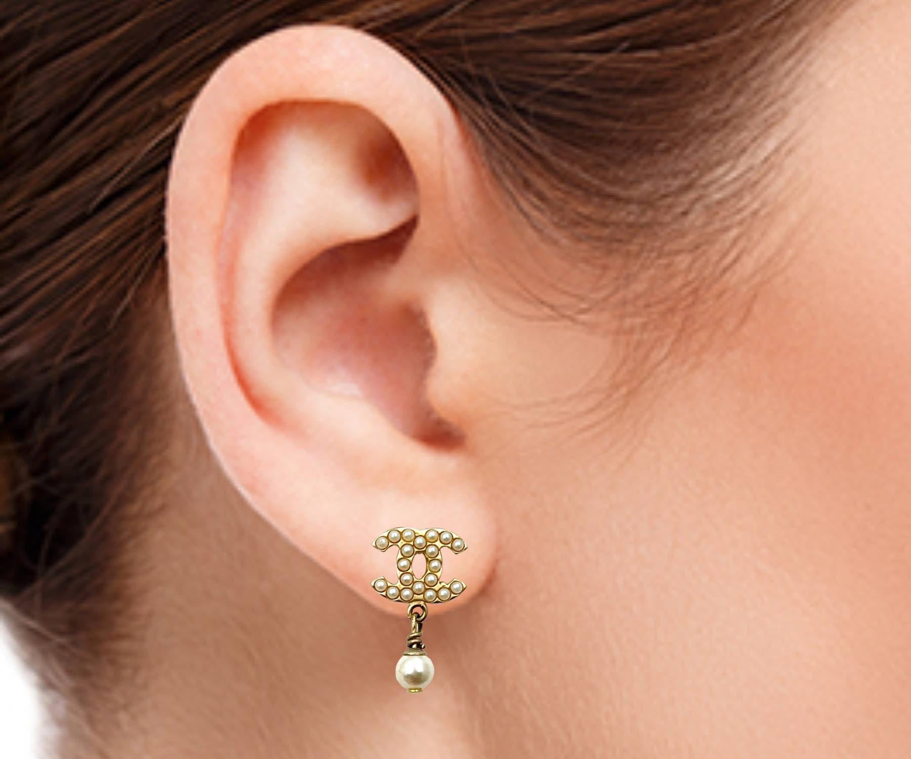 Women's Chanel Vintage Gold Plated Mini Pearl Pearl Dangle Piercing Earrings   For Sale