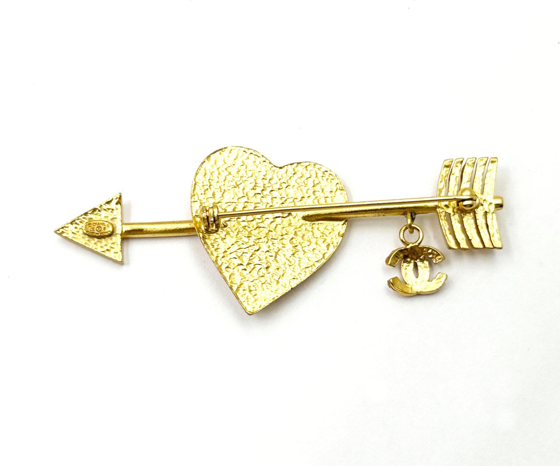 Chanel Vintage Gold Plated Pink Crystal Heart CC Arrow Brooch In Excellent Condition In Pasadena, CA