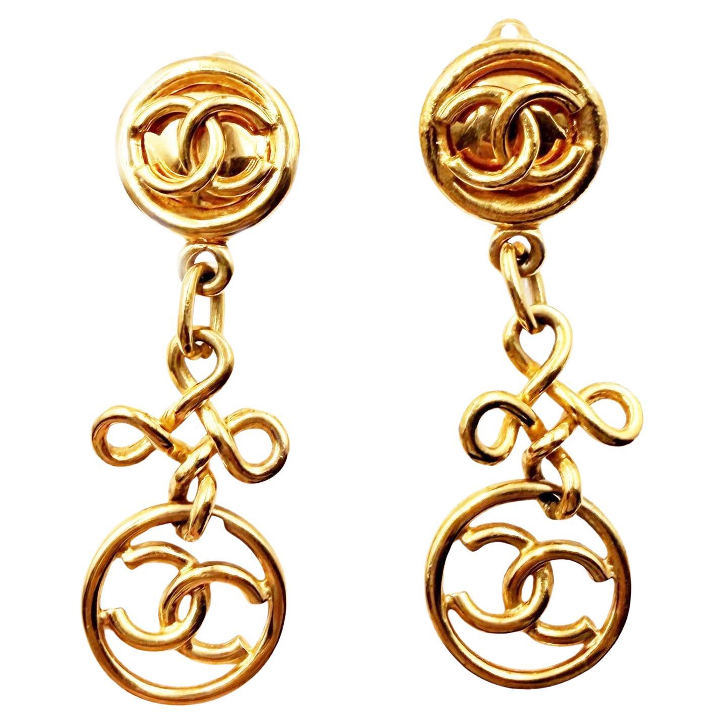 Chanel Vintage Gold Plated Round CC Twisted Cross Long Clip on Earrings For Sale