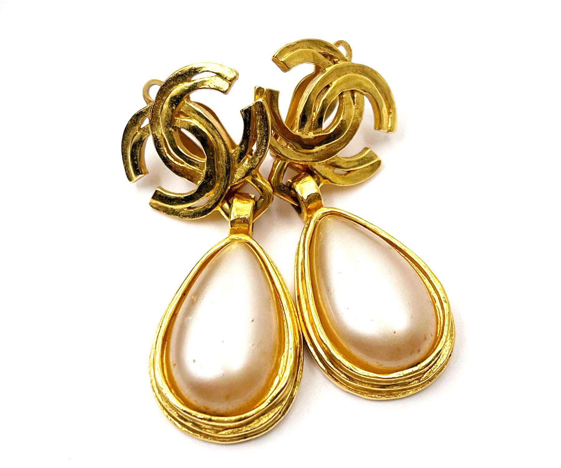 Women's Chanel Vintage Gold PlatedCC Pearl Tear Drop Dangle Clip on Earrings  For Sale