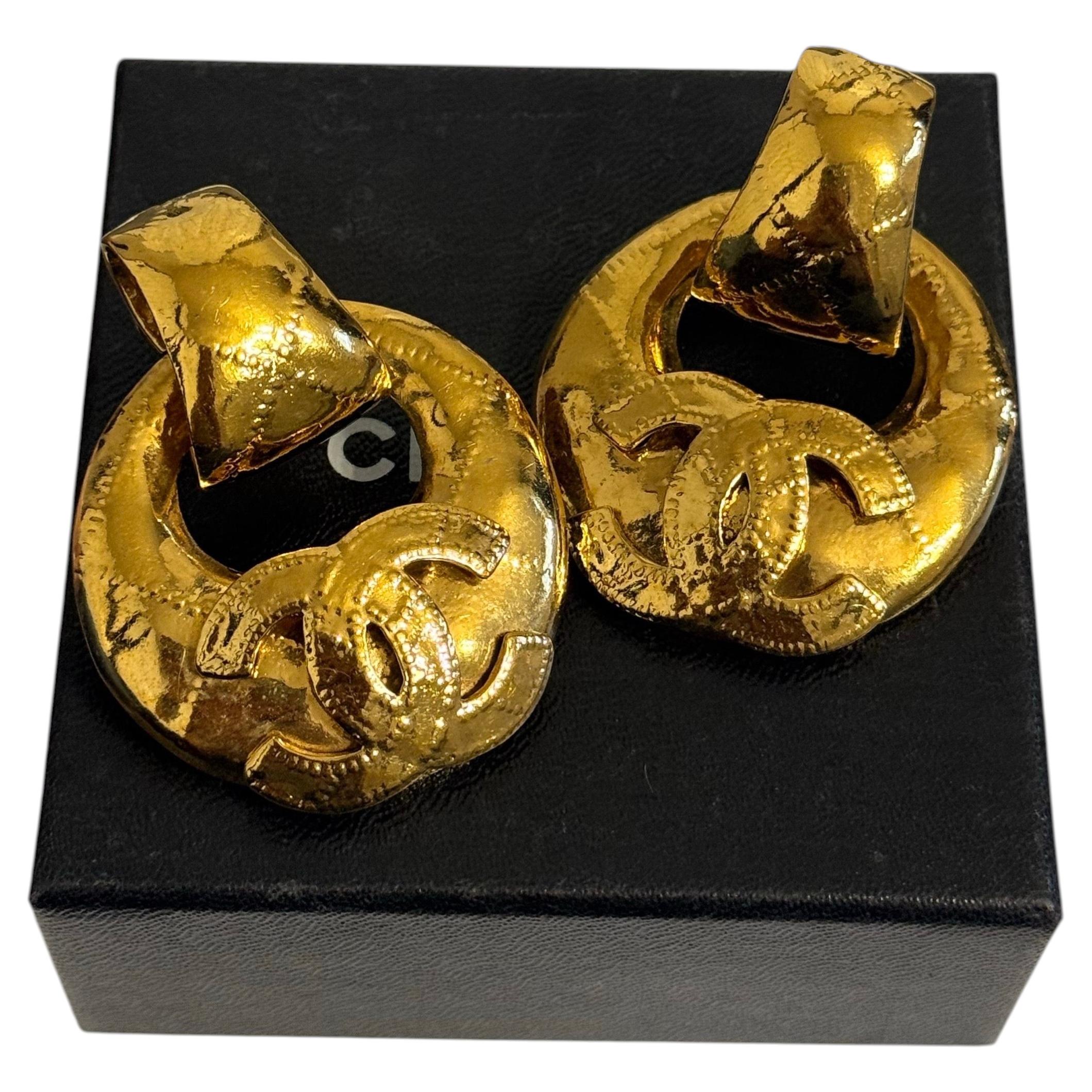 Chanel Vintage Gold Quilted CC Crescent Hoop Dangle Clip On Earrings For Sale