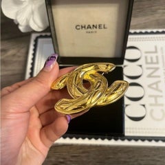 CHANEL Vintage Gold Quilted Matelasse CC Brooch