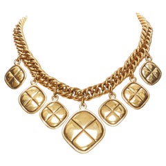 CHANEL Vintage gold quilted Rhombus charm chain choker necklace
