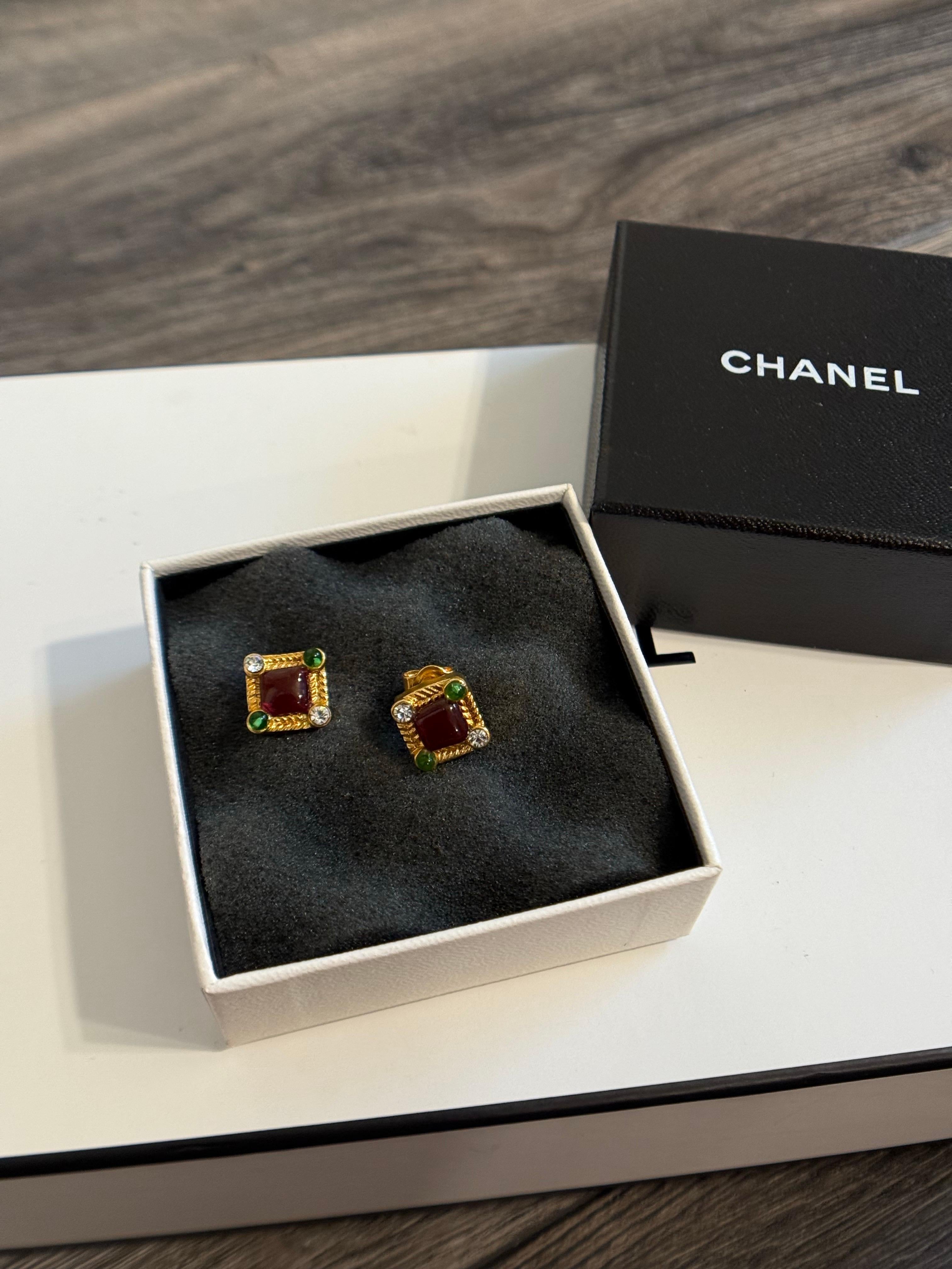 Chanel Vintage Gold Rot Grün Gripoix Ohrringe im Angebot 6