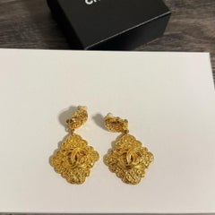 Pendientes Chanel Vintage Oro Logo CC Diamante Colgantes con Clip
