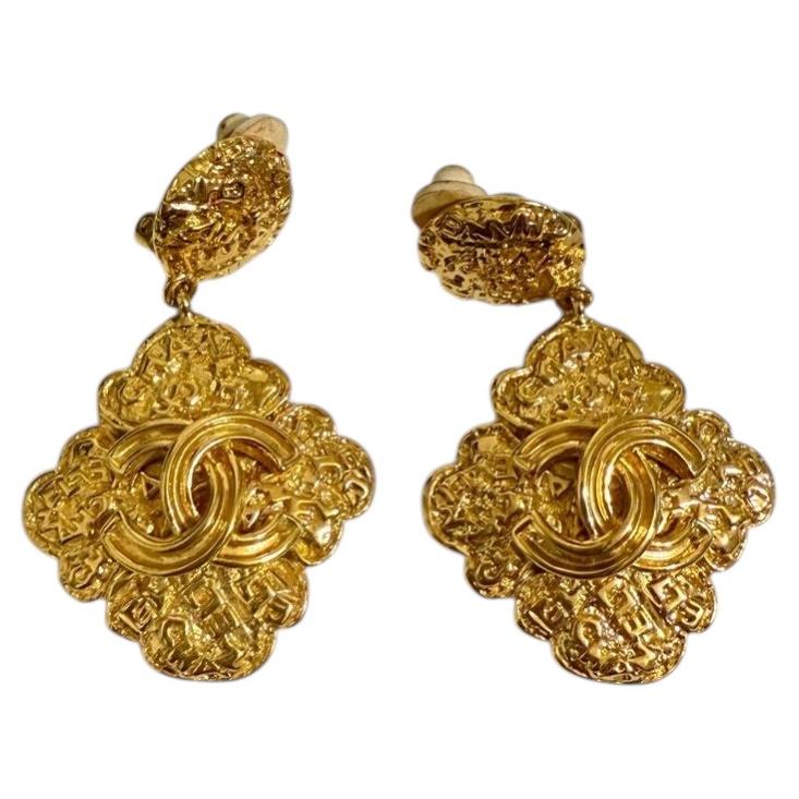 Chanel Vintage Gold Anweisung CC Logo Diamond Dangle Clip auf Ohrringe