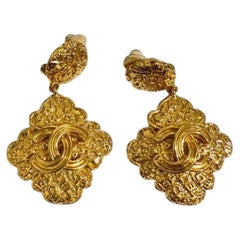 Pendientes Chanel Vintage Oro Logo CC Diamante Colgantes con Clip