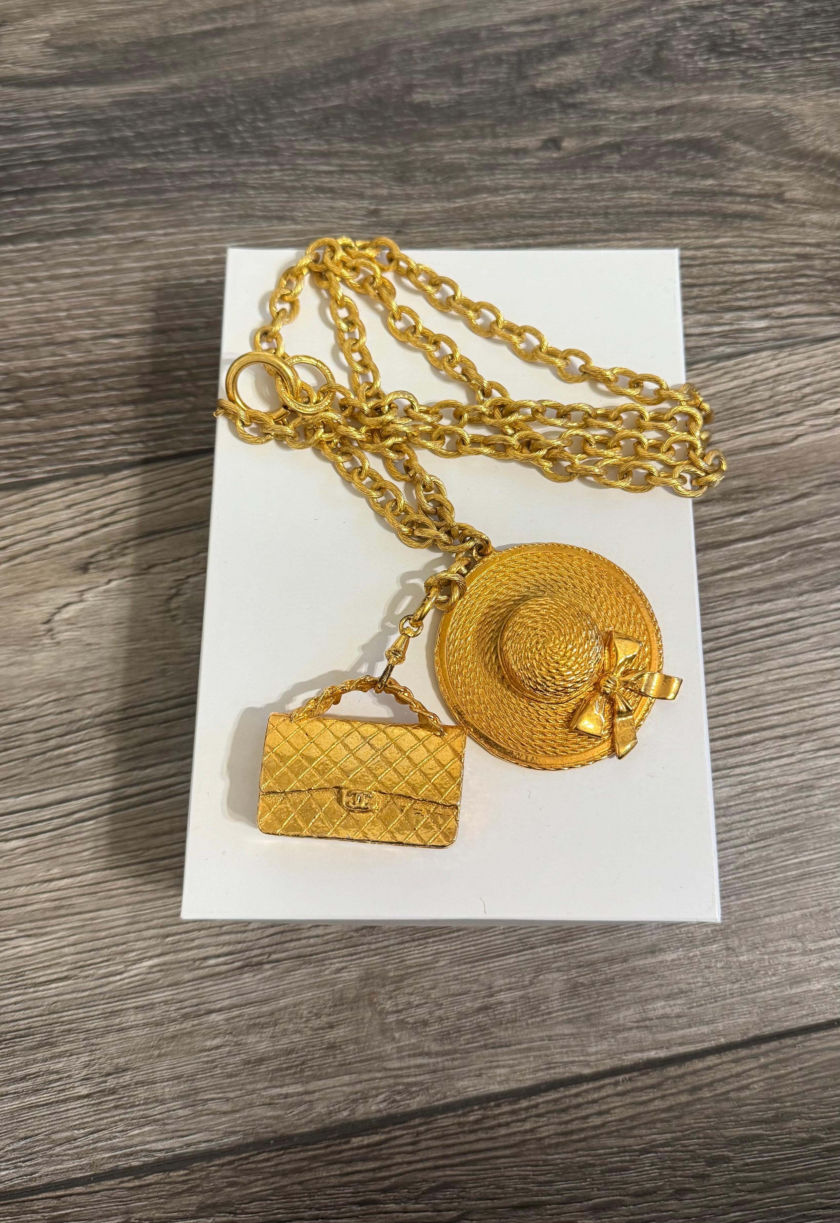Iconic vintage Chanel necklace featuring gold hat and bag charms. Perfect addition to collectors collection.
100% authentic
Made in France
Gold Plated
Very good condition overall aside from light wear and scratches throughout
Measurements approx.: