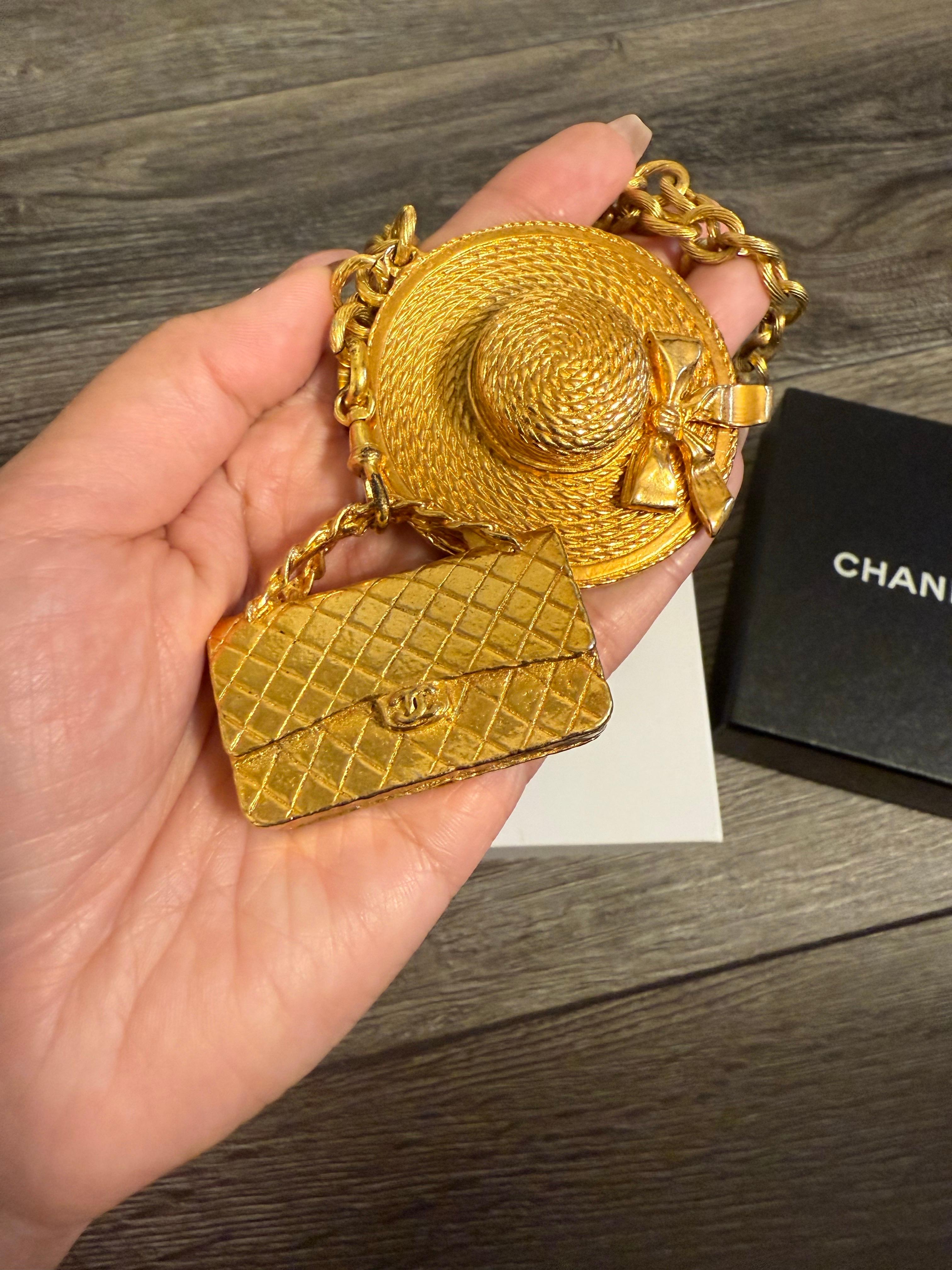 Women's or Men's Chanel Vintage Gold Statement Chain Necklace with Hat and CC Bag Charms For Sale