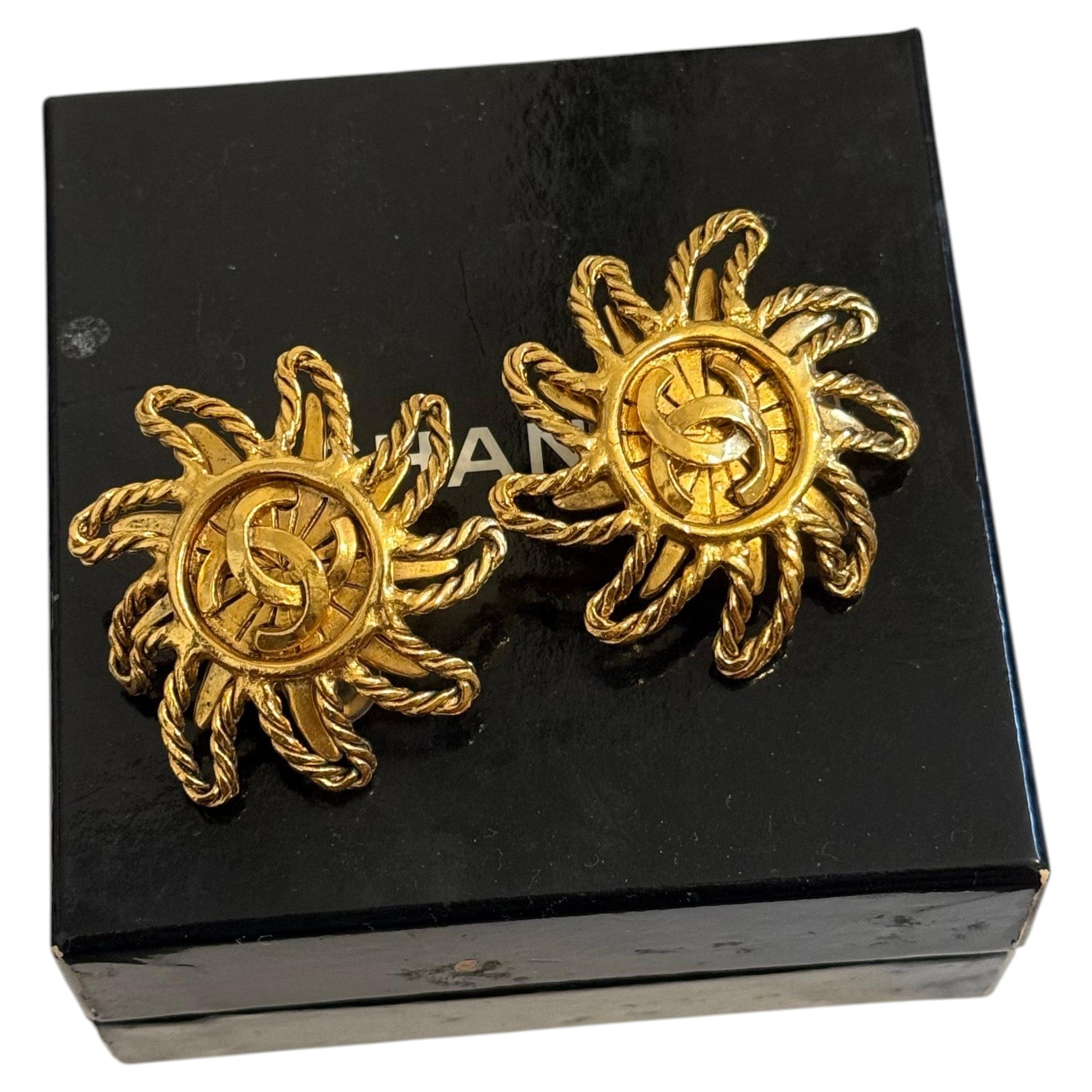 Orecchini a clip Chanel Vintage Sun CC in oro