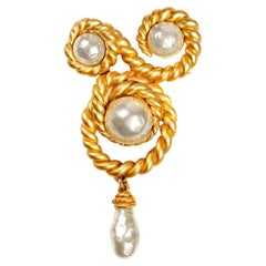Chanel Used Gold Swirling Rope and Pearl Pin