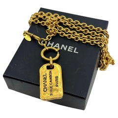 CHANEL Collier pendentif Rue Cambon Paris avec étiquette en or Vintage