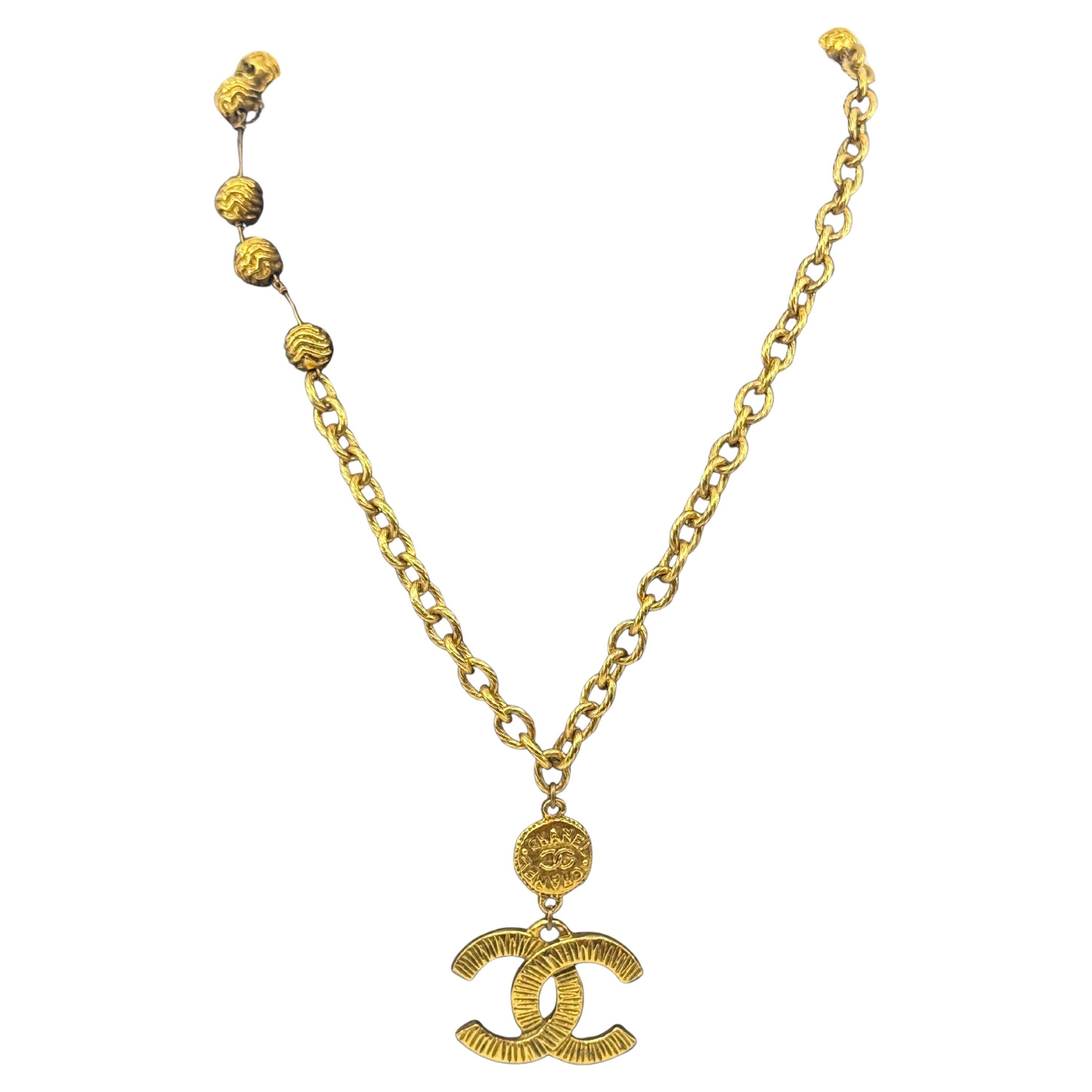 CHANEL Vintage Gold Textured CC Long Pendant Necklace For Sale