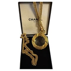 CHANEL Vintage Gold Textured CC Magnifying Glass Pendant Chain Necklace