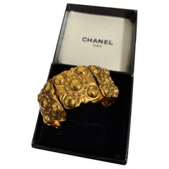 Chanel Pulsera de oro vintage con textura