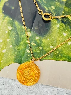 Chanel Vintage Gold Textured Iconic CC Round Circle Chain Lace Pendant Necklace