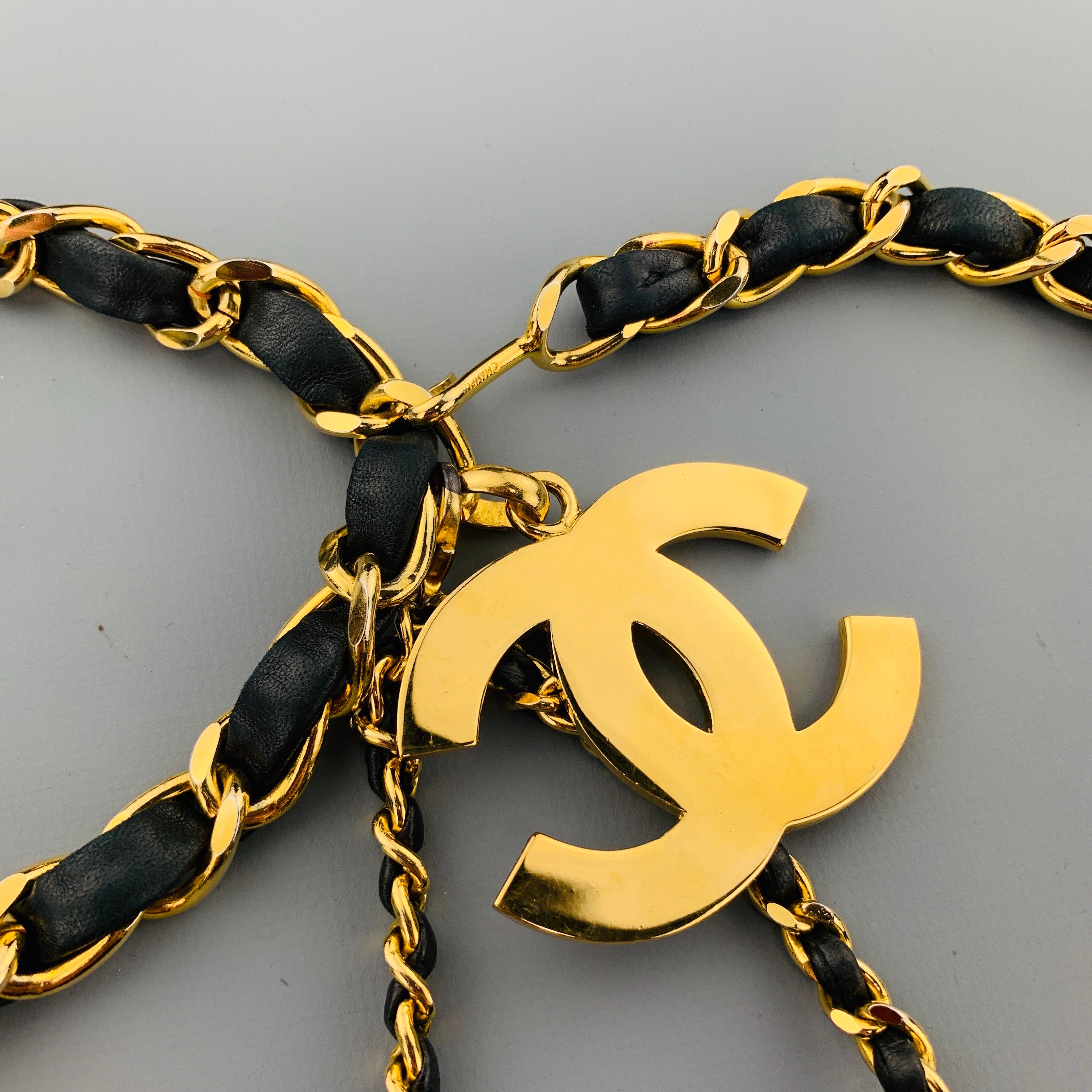 chanel chain pouch