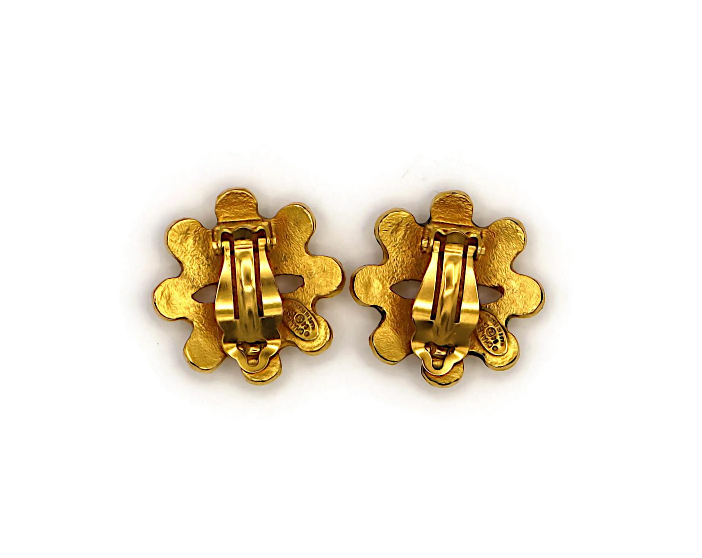 CHANEL Vintage Gold Tone CC Clip-On Earrings, 1994 For Sale 1