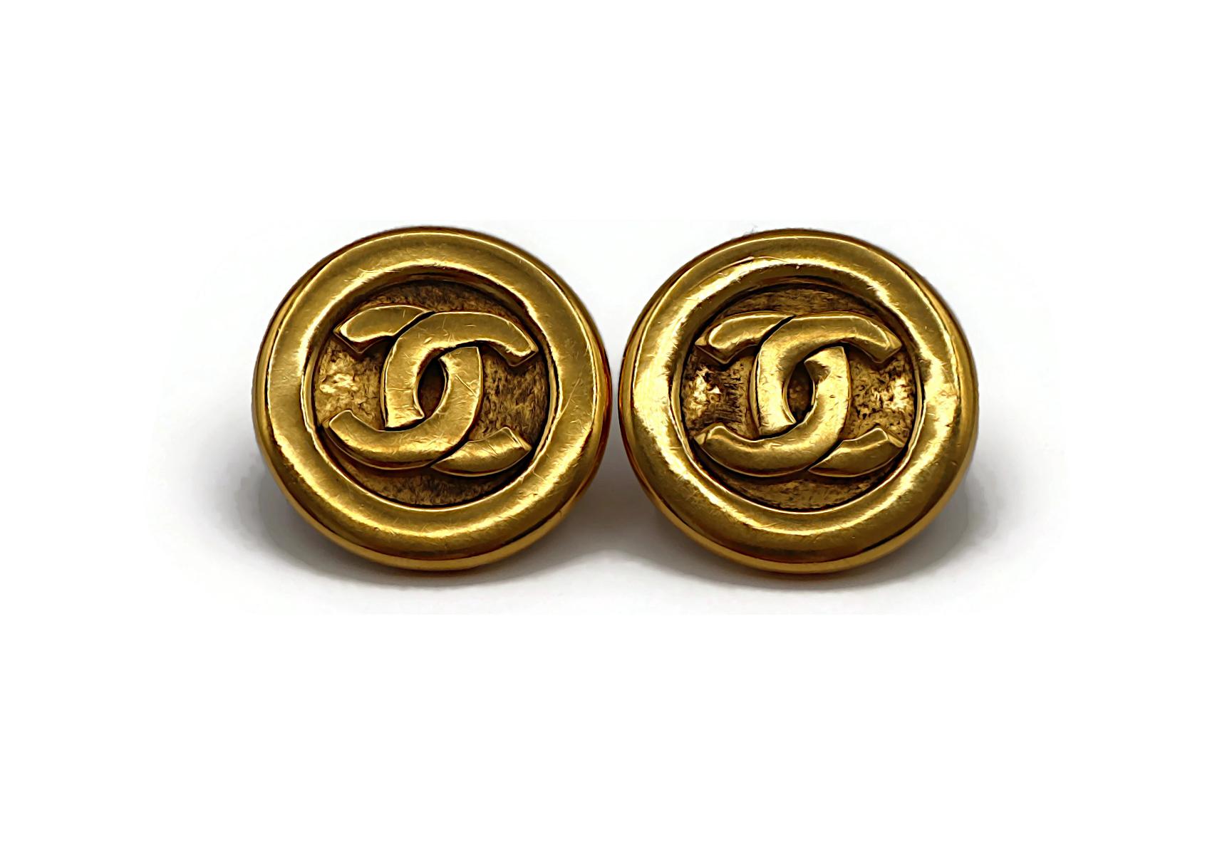 De las mujeres CHANEL Pendientes de clip CC vintage en tono dorado en venta