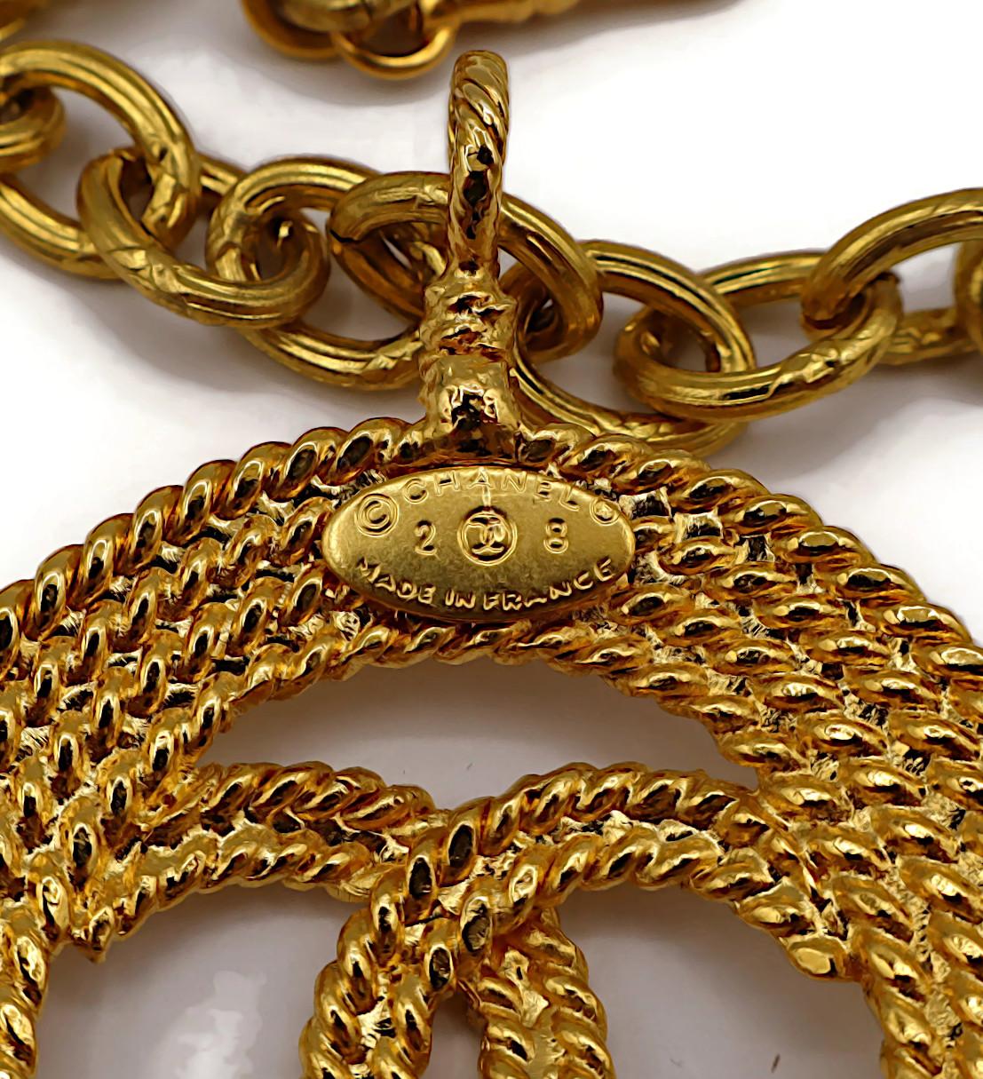 CHANEL Vintage Gold Tone CC Medallion Pendant Sautoir Necklace, 1993 For Sale 10