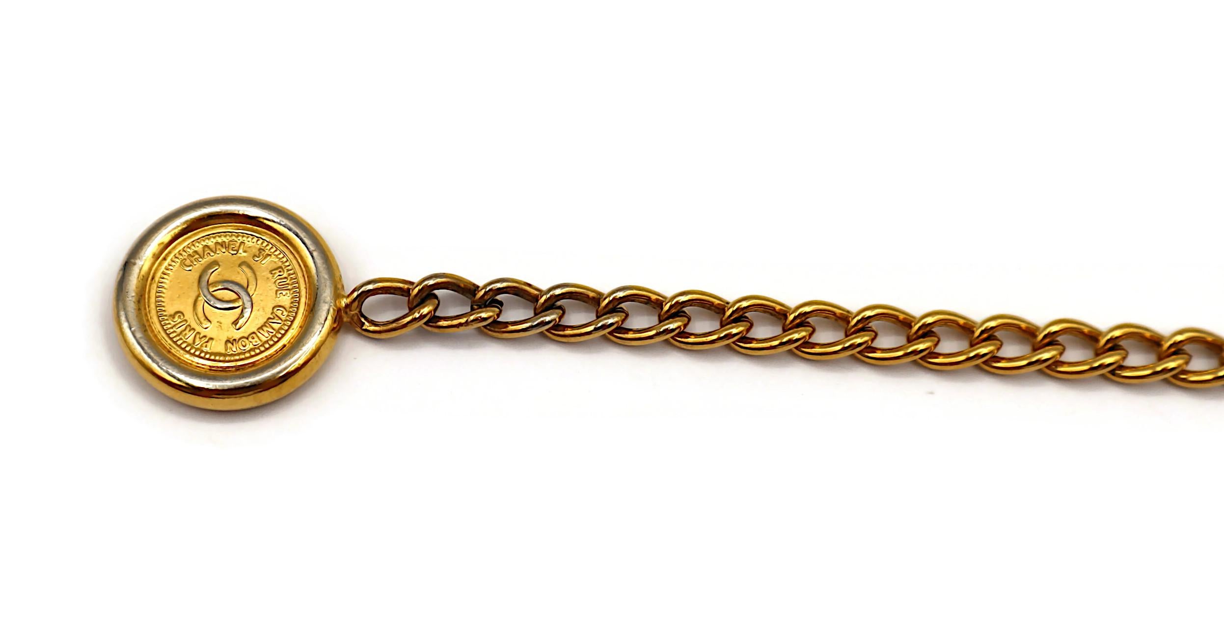 CHANEL Vintage Goldfarbener Kettengürtel mit Kette 31 Rue Cambon Paris Münzen, 1998 im Zustand „Gut“ im Angebot in Nice, FR