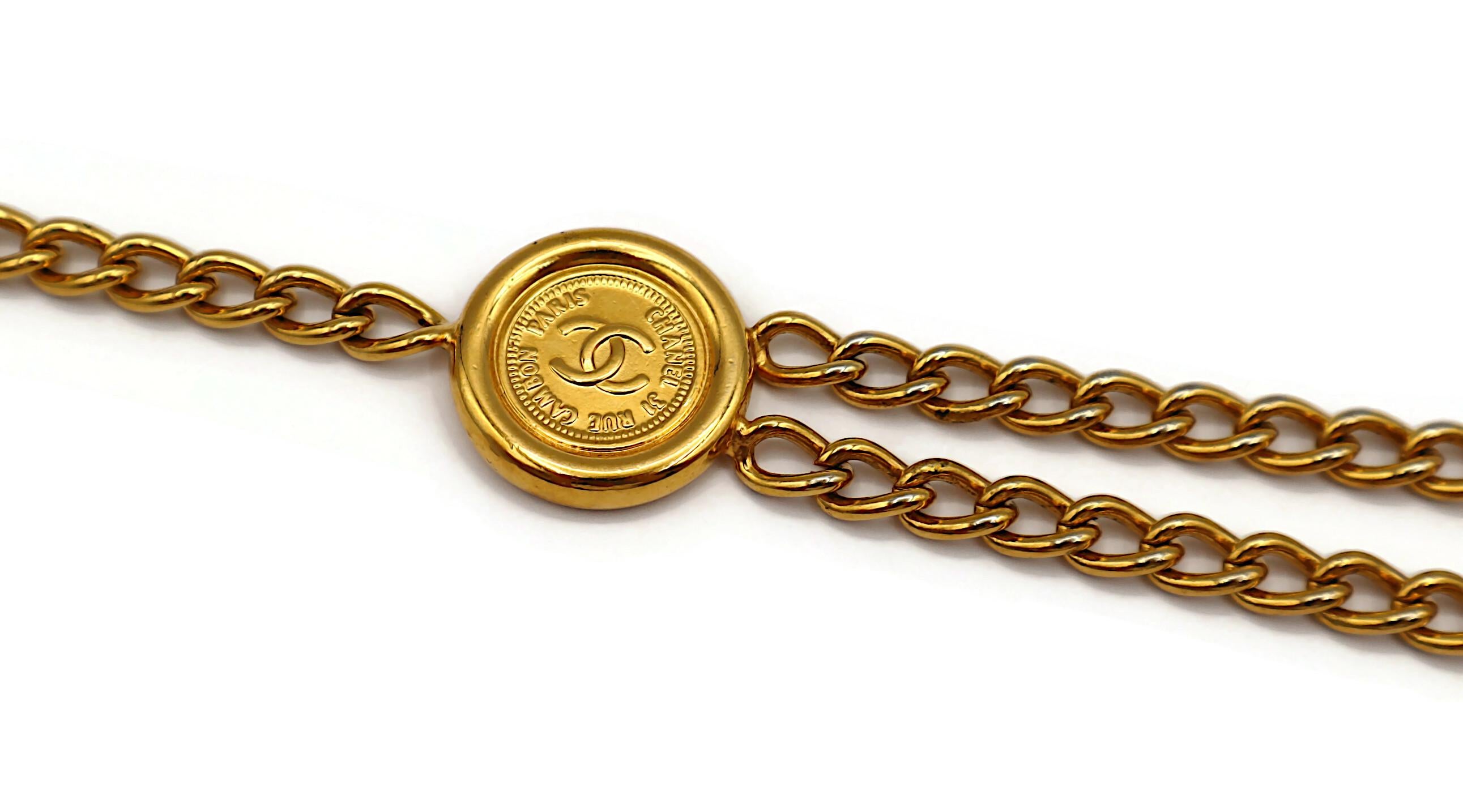CHANEL Vintage Goldfarbener Kettengürtel mit Kette 31 Rue Cambon Paris Münzen, 1998 im Angebot 1