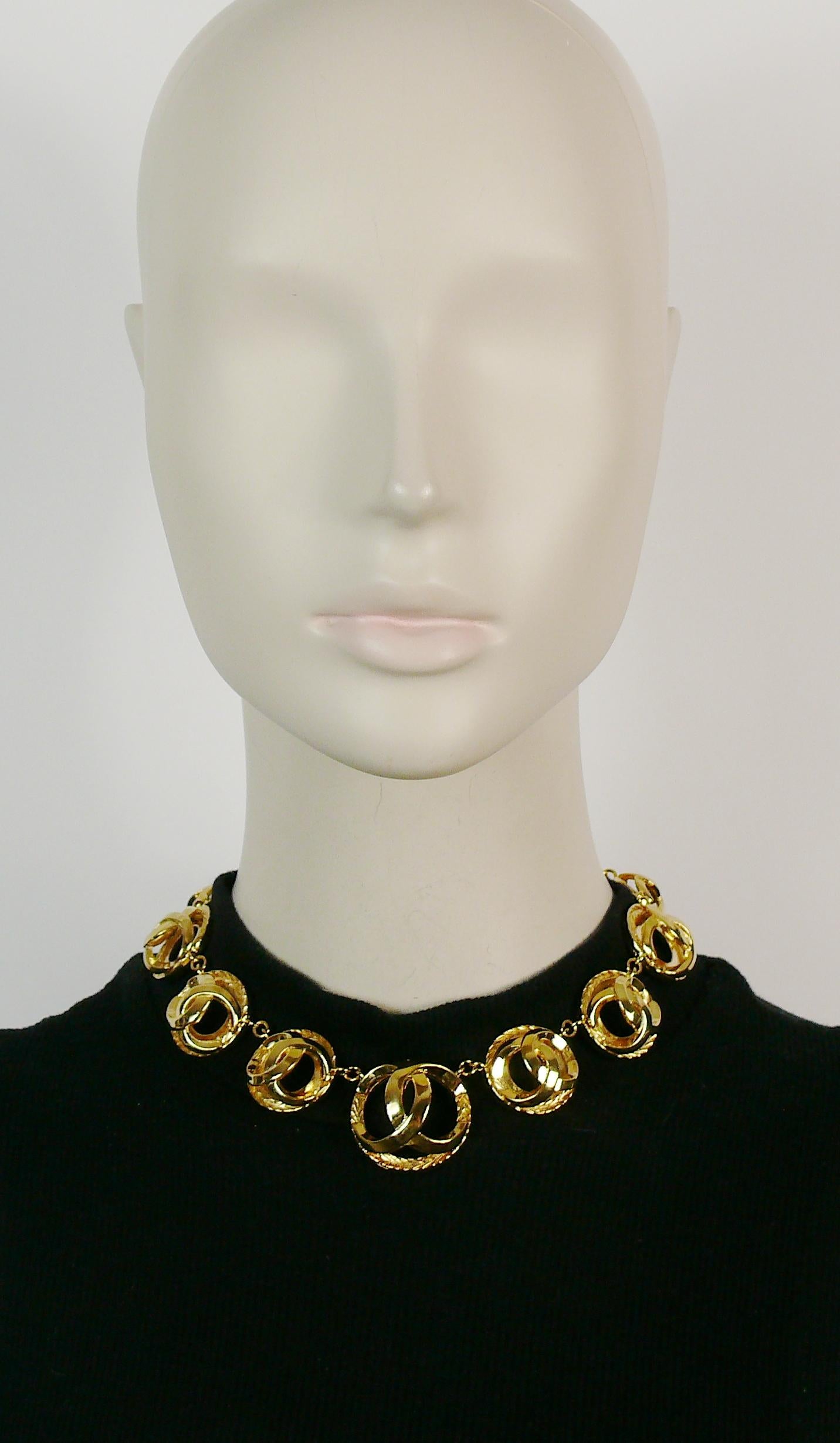 CHANEL vintage gold toned collar necklace featuring graduated domed CC round medallion links.

Spring clasp and toggle closure.

Unmarked.
The CHANEL signature metal plate felt off during re-gilding process.

Indicative measurements : length approx.