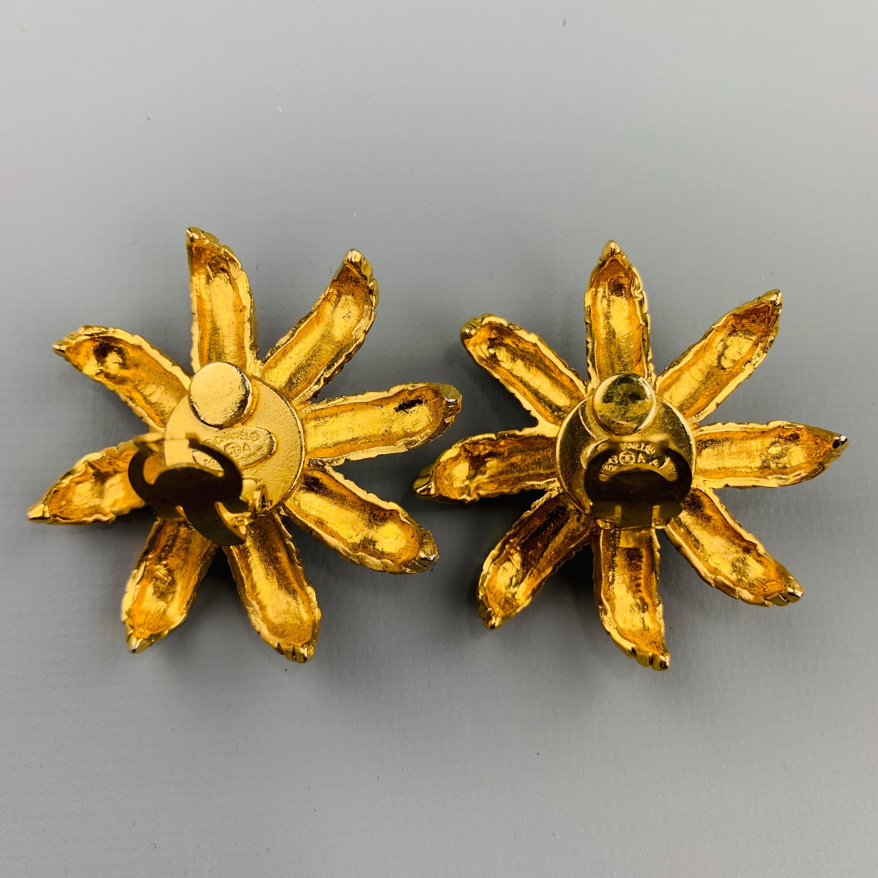 CHANEL Vintage Gold Tone Faux Pearl Flower Clip On Earrings 2
