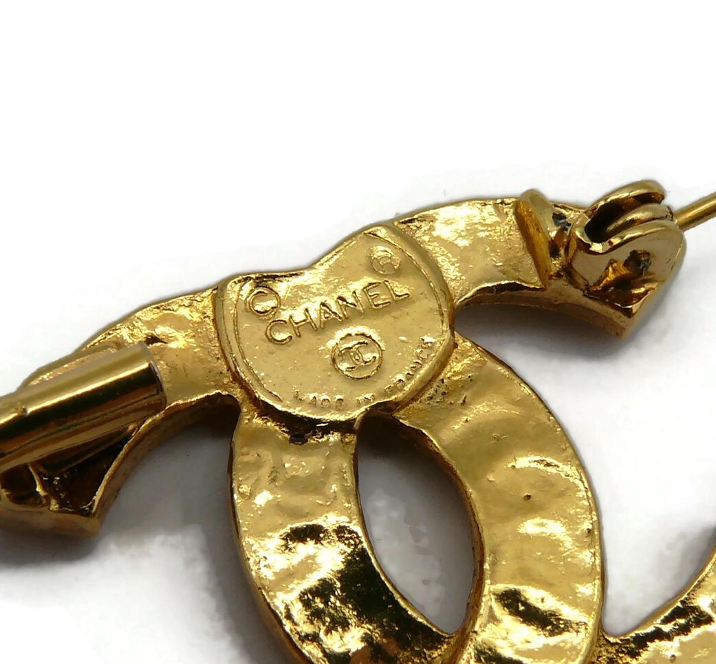 CHANEL Vintage Gold Tone Jewelled CC Brooch For Sale 3