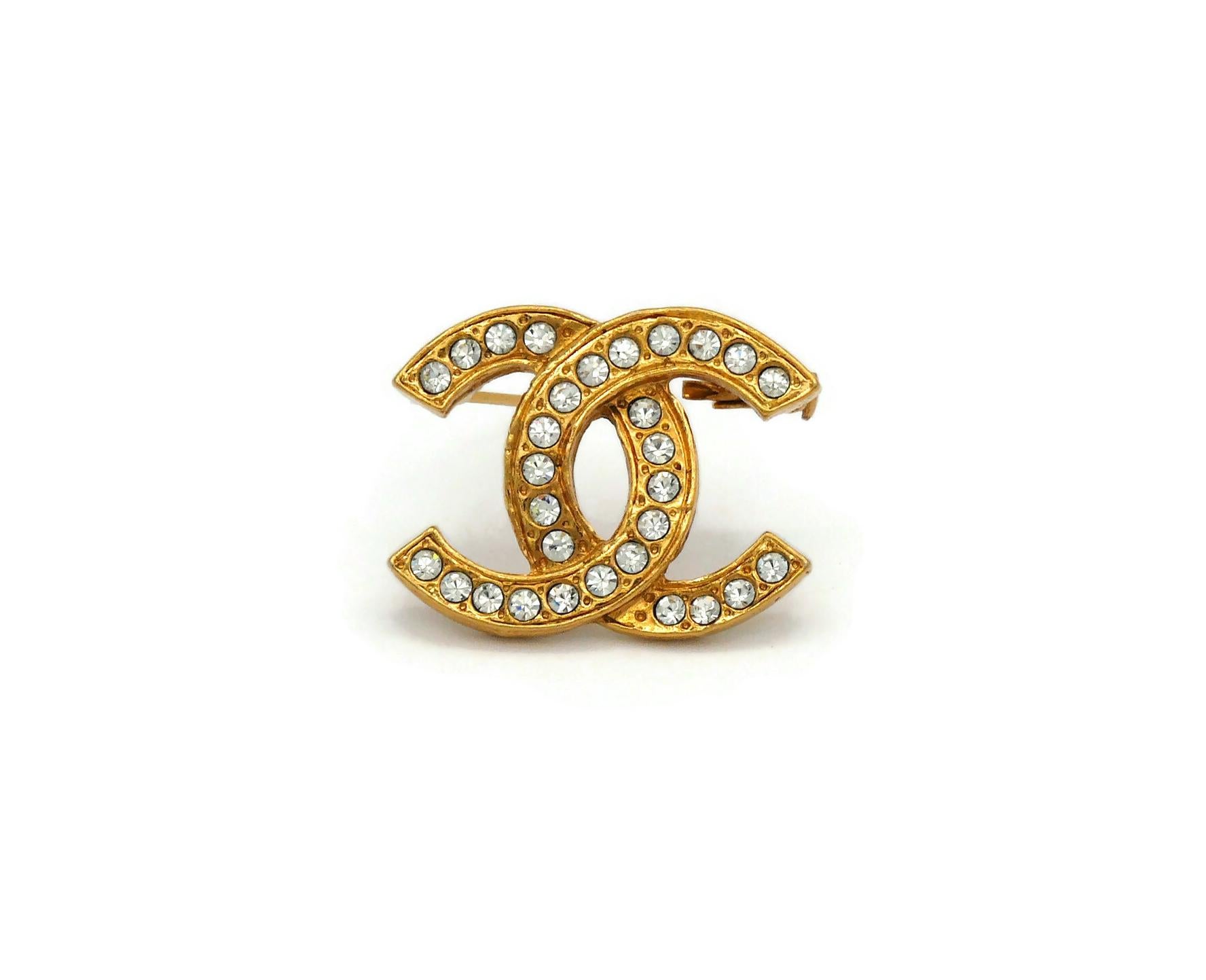 Women's CHANEL Vintage Gold Tone Jewelled CC Brooch For Sale