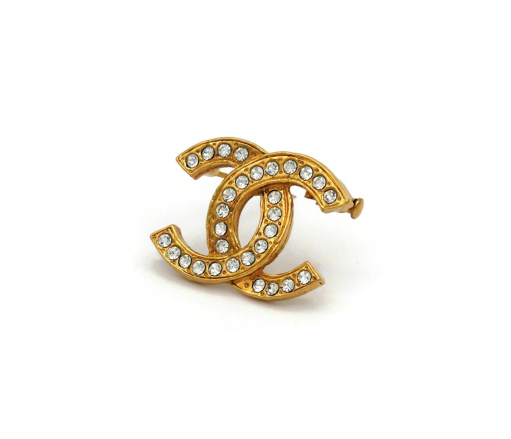 CHANEL Vintage Gold Tone Jewelled CC Brooch For Sale 1