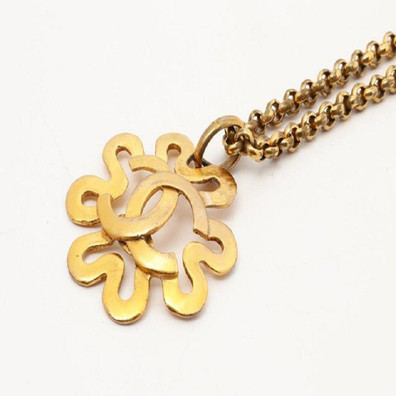 Chanel Vintage Gold-Tone Metal CC Spring Flower Long Necklace In Good Condition For Sale In Irvine, CA