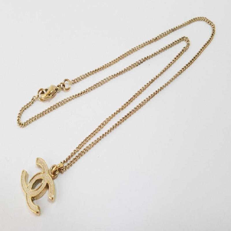 chanel gold cc necklace