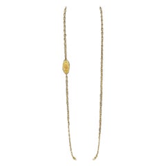 Chanel Vintage Gold-Ton Metall Oval CC Krone Medaillon Lange Halskette