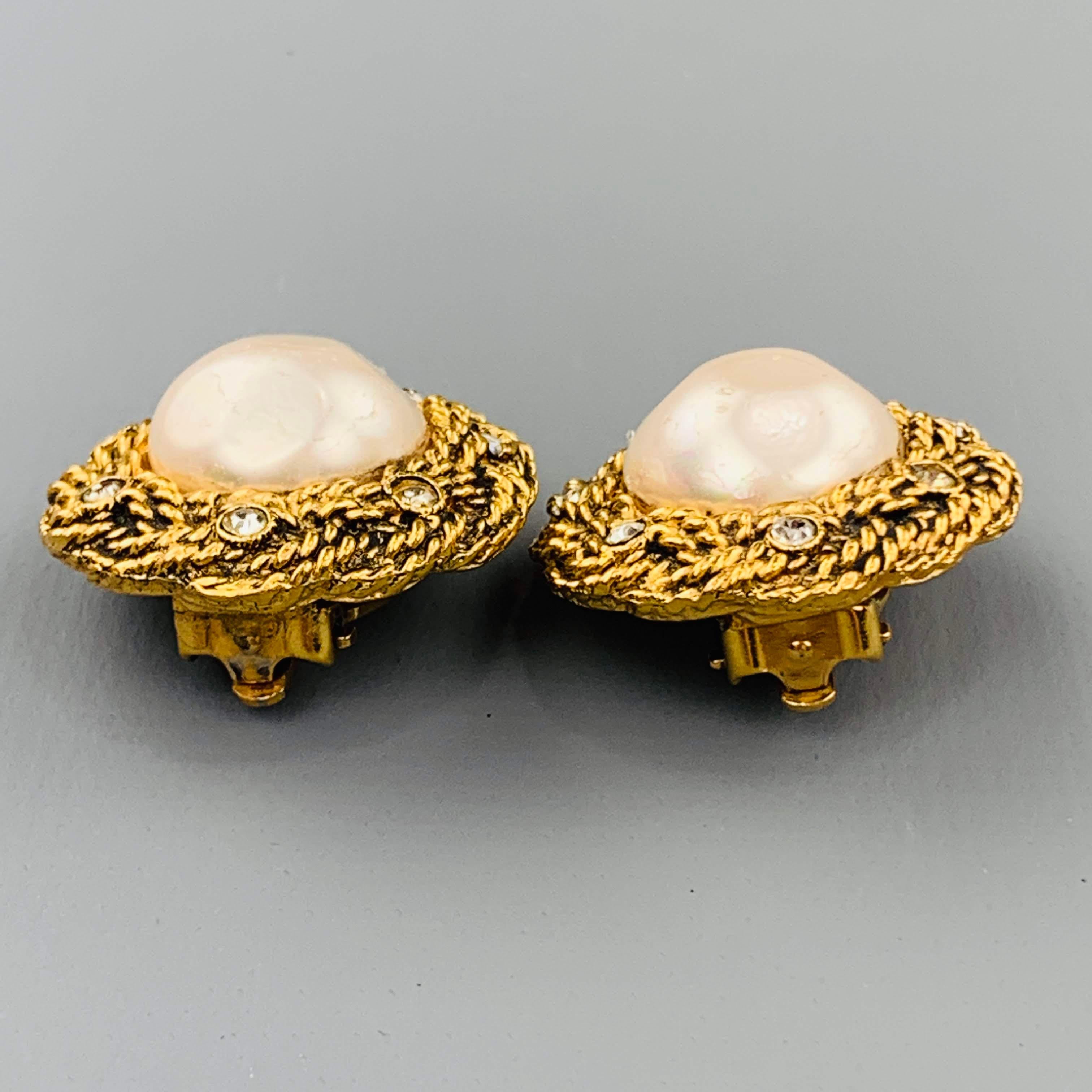 CHANEL Vintage Gold Tone Metal Rhinestone Woven Faux Pearl Clip On Earrings In Good Condition In San Francisco, CA