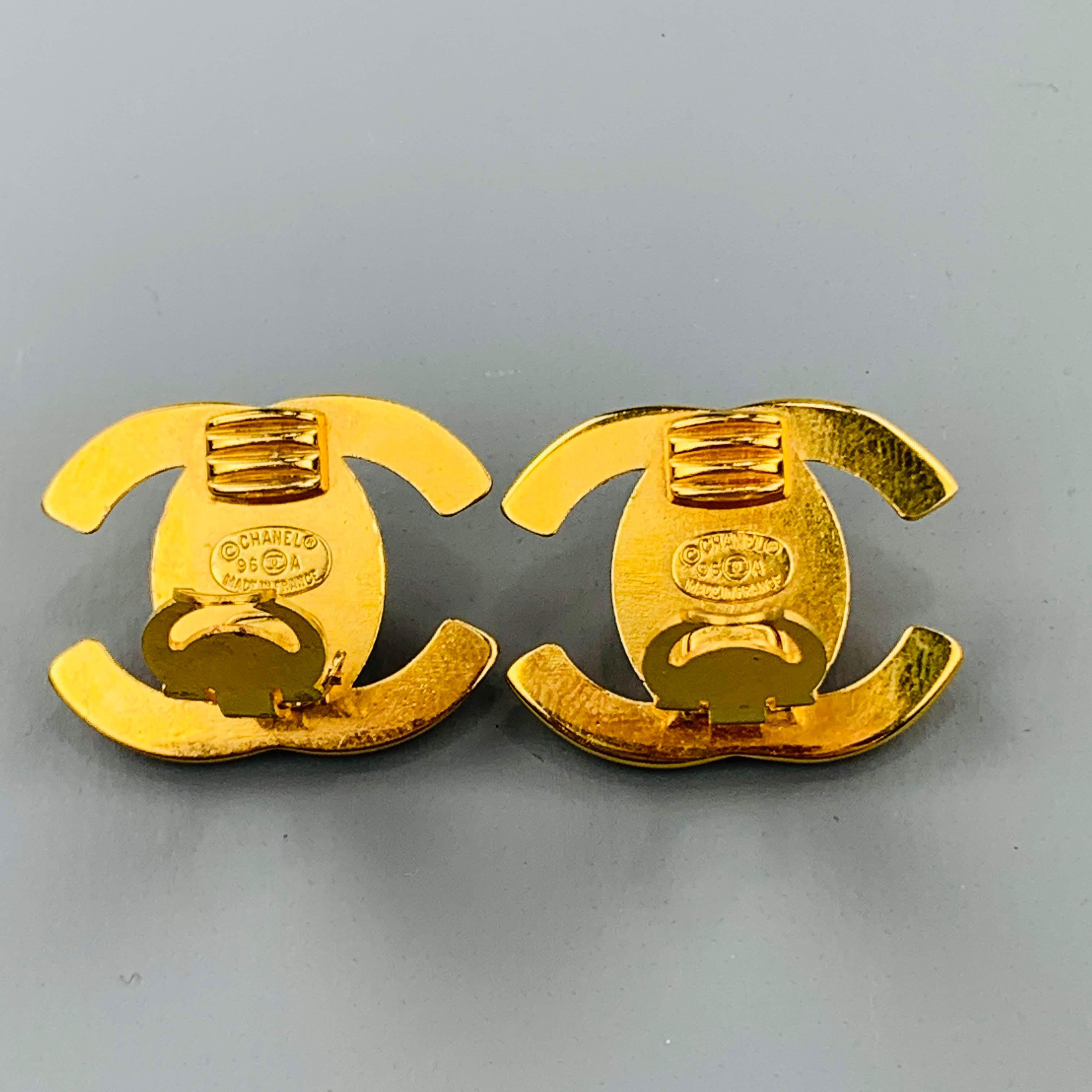 CHANEL Vintage Gold Tone Metal Turnlock CC Clip On Earrings - 1996 A In Good Condition In San Francisco, CA