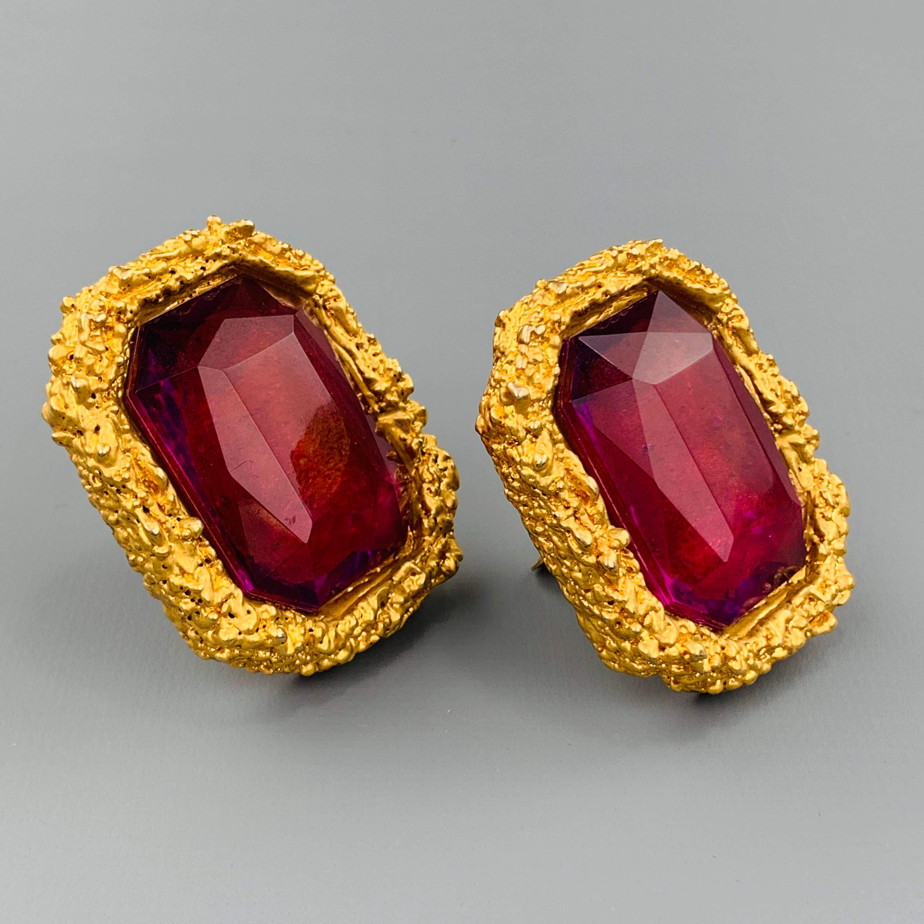 CHANEL Vintage Gold Tone Pink Oversized Gem Clip On Earrings In Good Condition In San Francisco, CA