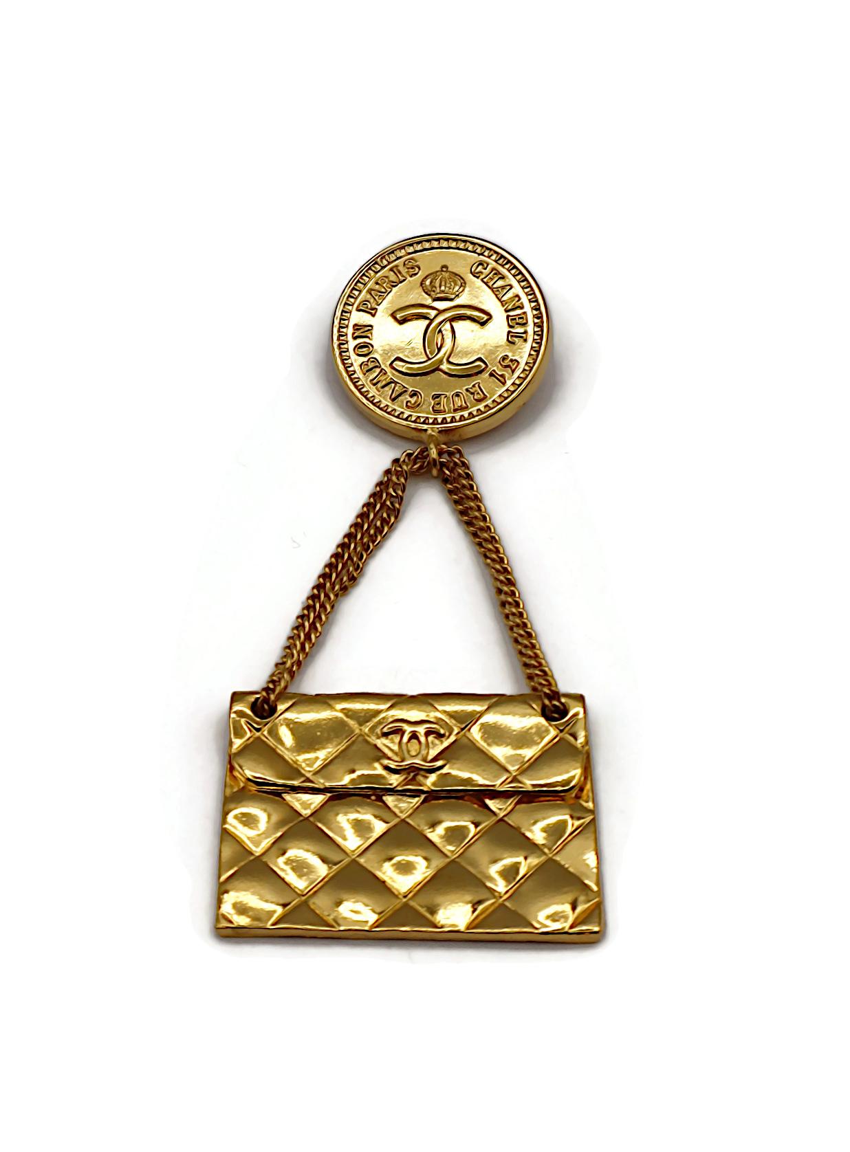 De las mujeres CHANEL Broche colgante de bolso acolchado vintage en tono dorado en venta