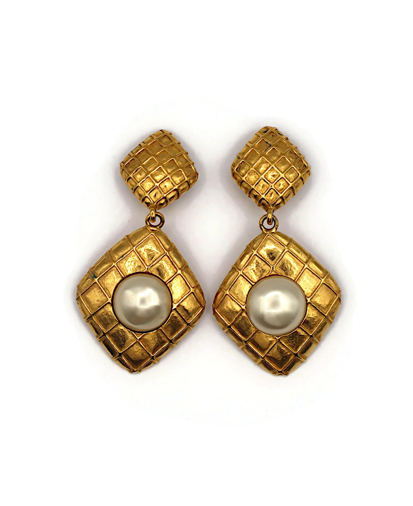 Women's CHANEL Vintage Gold Tone Quilted Losange Dangle Earrings For Sale