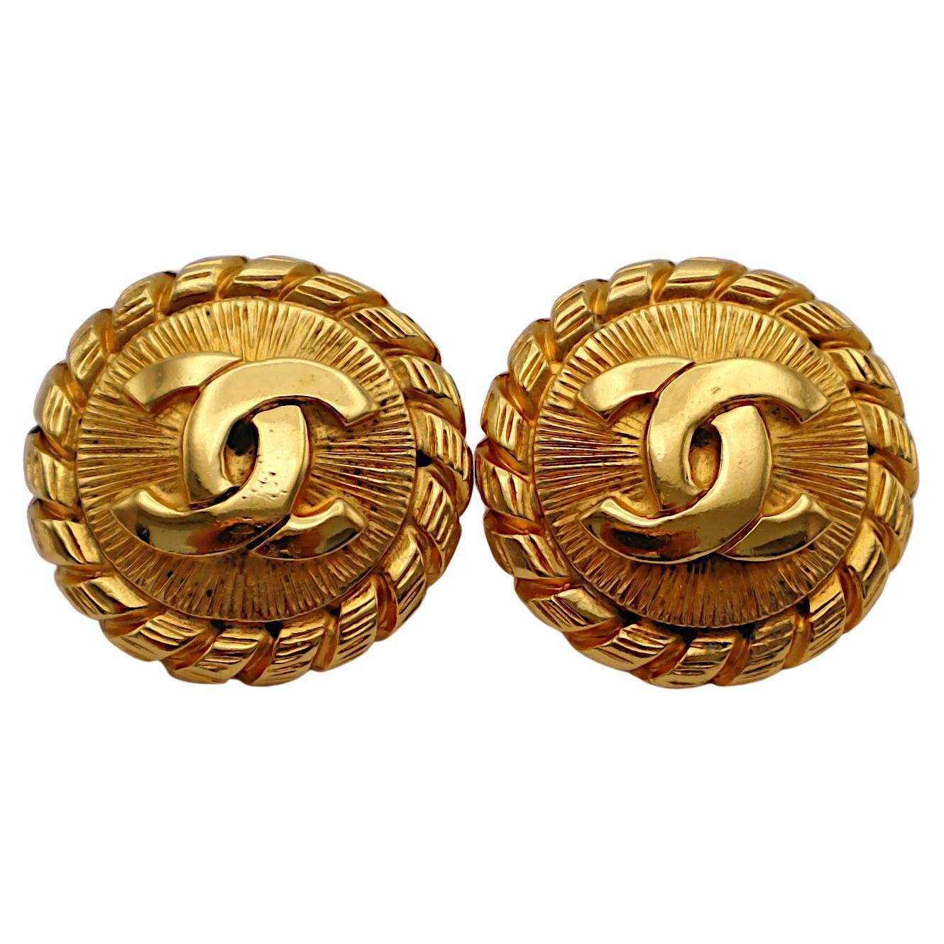 Orecchini a clip Chanel Vintage in tonalità oro Radiant CC