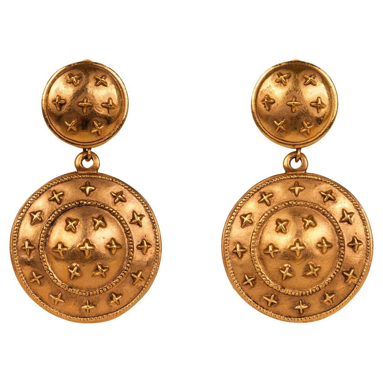 Chanel Vintage Gold-Tone Star Clip Earrings, France, 1990s For Sale