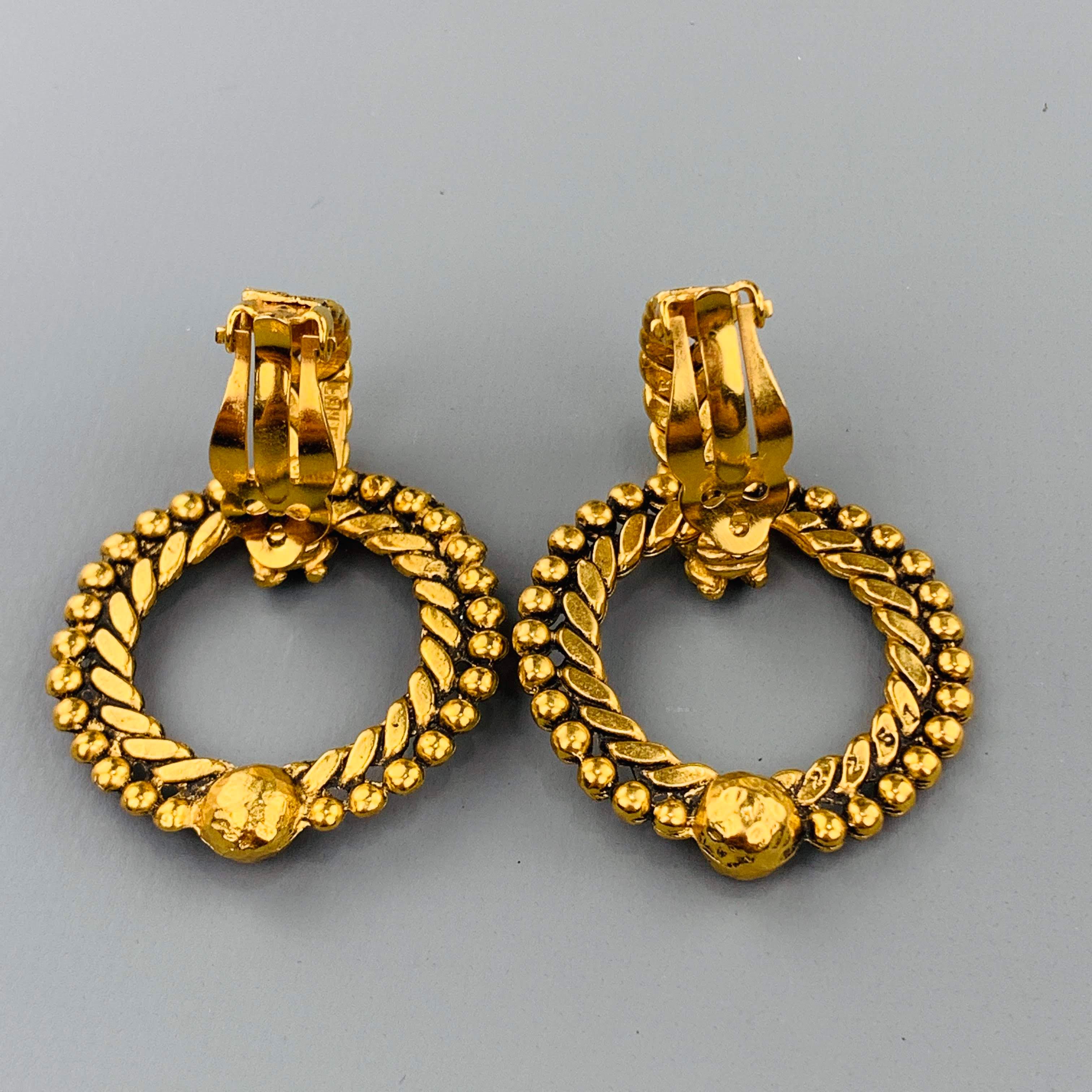 CHANEL VINTAGE Gold Tone Textured Clip-On Hoop Stud Earrings In Excellent Condition In San Francisco, CA