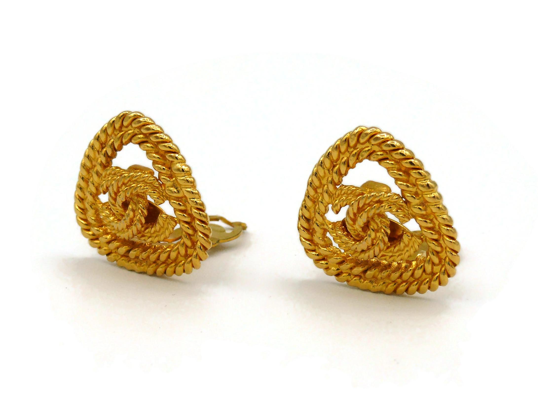 Chanel Vintage Gold Toned Braided CC Clip-On Earrings, 1993 For Sale 2