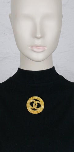 Chanel Vintage Gold Toned Braided Rope Design CC Logo Brooch